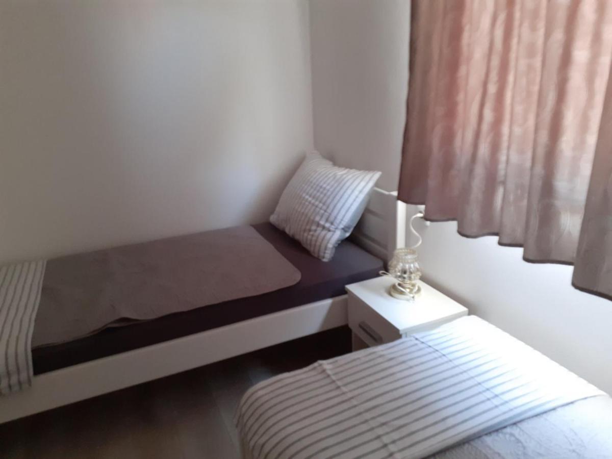 Apartmani Grumf Gornji Karin Exterior foto
